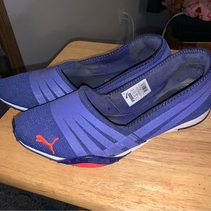 Women’s 9.5 Puma Shoes Soft Foam Sneakers